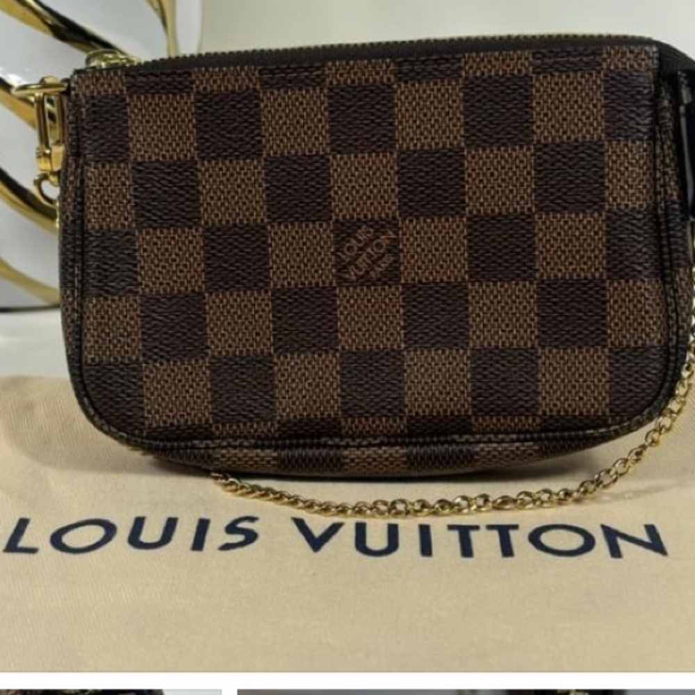 Louis Vuitton mini pochette